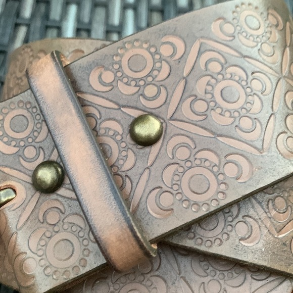 Gap Wide Light Brown Tooled Leather Belt w/ Brass Buckle